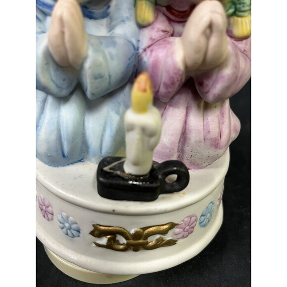 Vtg Boy & Girl Praying by Candle Musical Box Figurine Plays Brahm's Lullab Video - Picture 3 of 9
